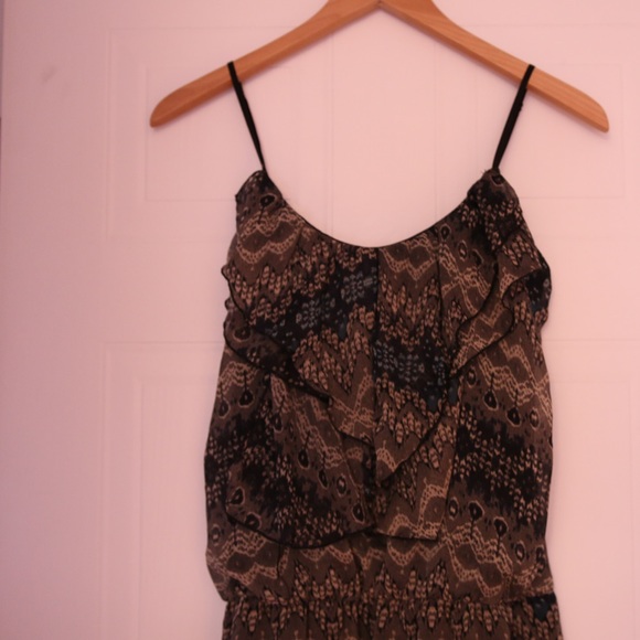 Dress ruffle - Picture 2 of 5